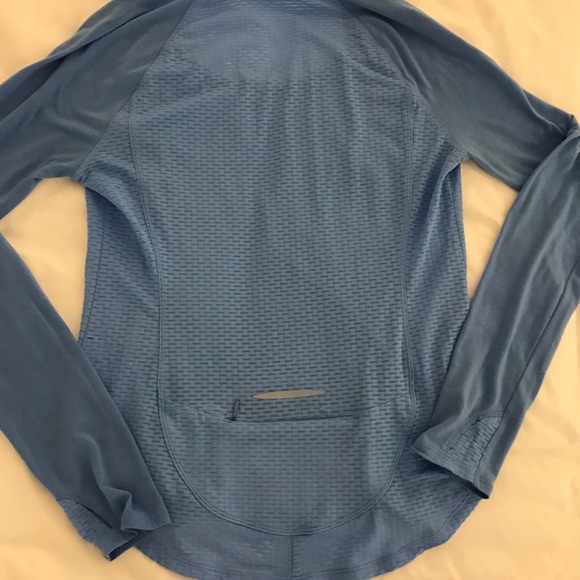 Under Armour Long Sleeve Run Shirt! 🏃‍♀️ - Picture 6 of 6